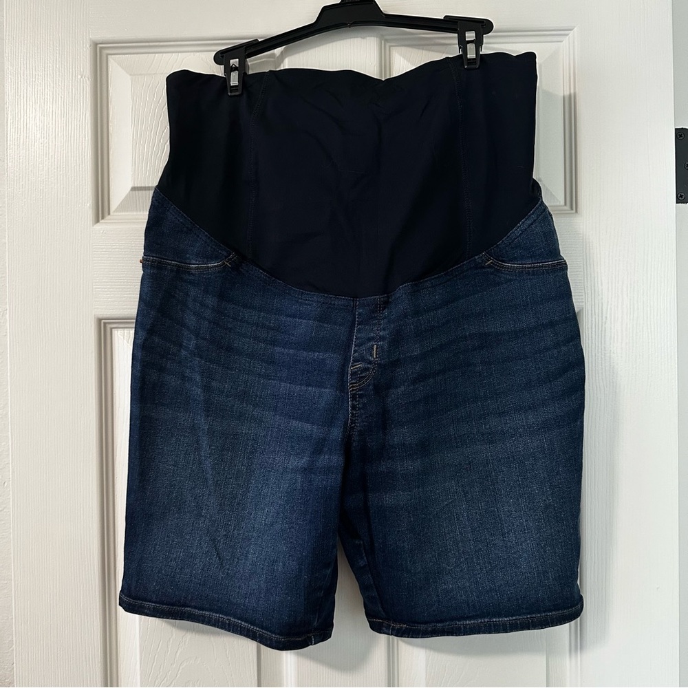 Isabel maternity blue over belly Bermuda shorts size 14